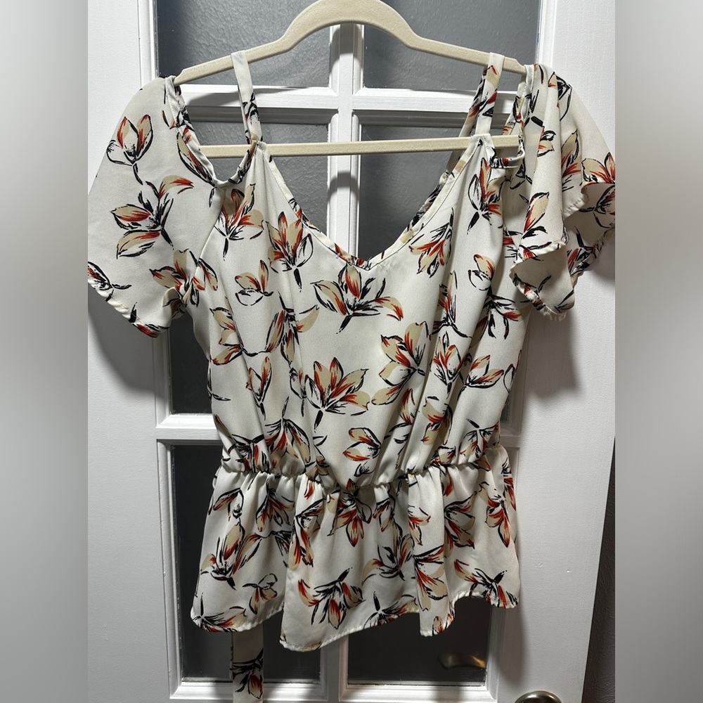 Sienna Sky Cream Floral Top Size Medium - Picture 6 of 6